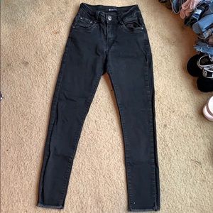 Cropped stretchy material